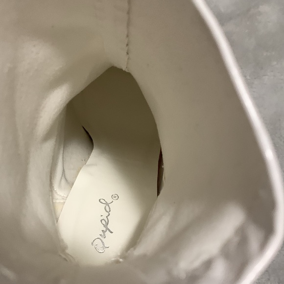 Qupid White Vegan Leather Boots size 7.5. Super Lightweight w/thick Block Heel - Picture 9 of 13